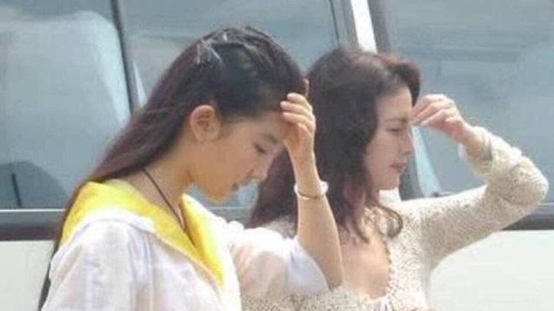 刘亦菲隔空为李现新剧打call，风铃CP再互动引粉丝破防
